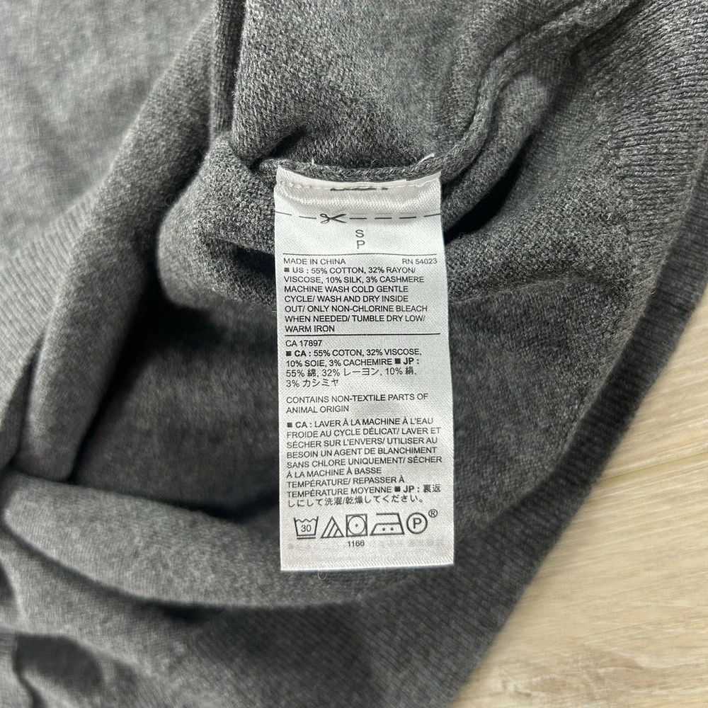 NWT Banana Republic Men's Small Premium Luxe Yarn Gray V-Neck Sweater